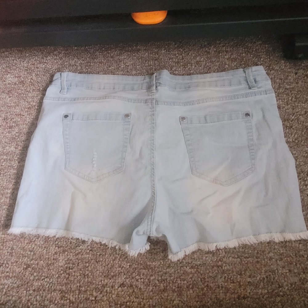 🖤 Jean Shorts - Picture 2 of 4